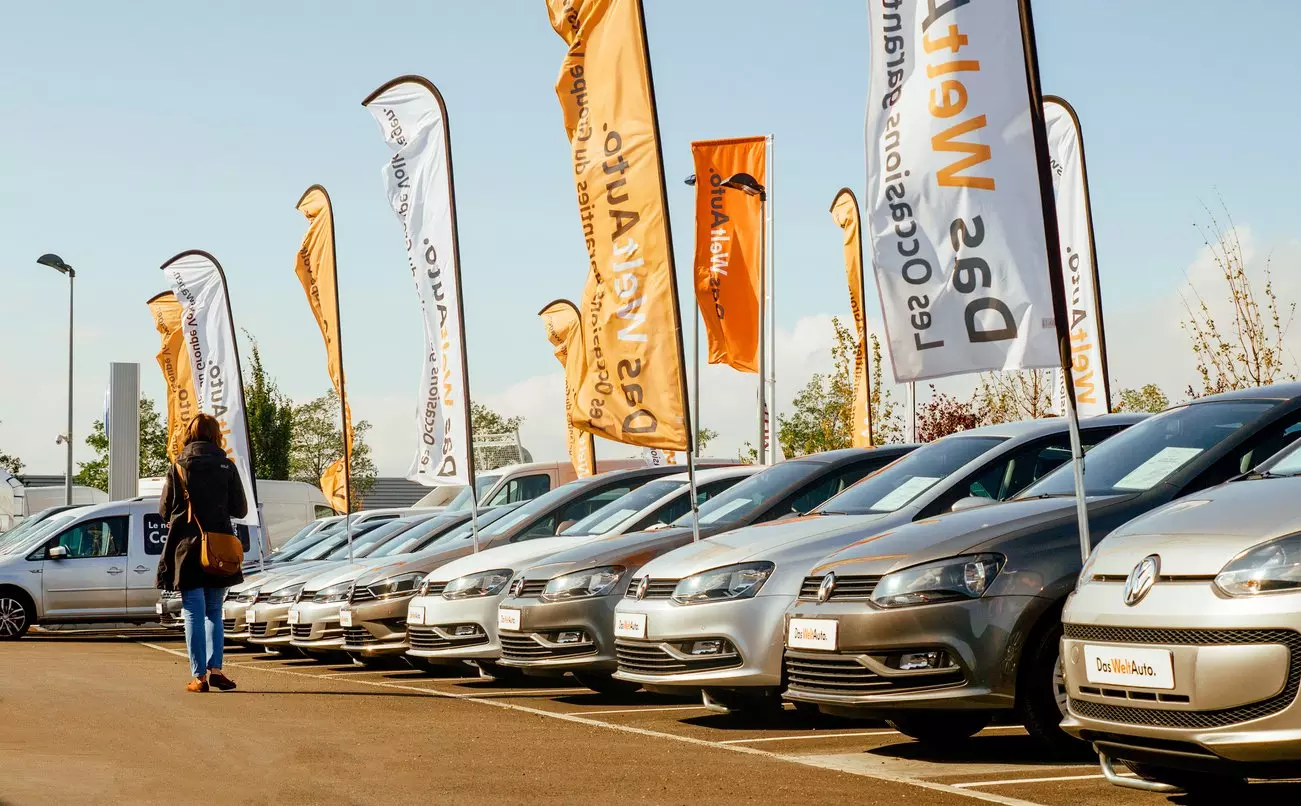 Nearly 50% of people fear car showroom rip-off